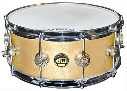 Picture and sound sample of a DW snare drum - 5-1/2 x 14 maple