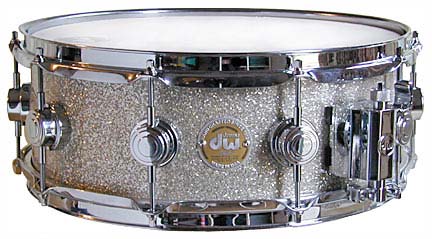 Picture and sound sample of a DW snare drum - solid maple