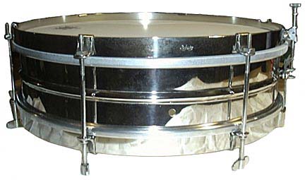 Picture and sound sample of a 1920s Ludwig chrome snare drum