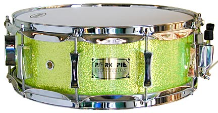 Picture and sound sample of a Pork Pie snare drum - 5 x 14 green sparkle