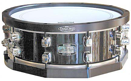 Picture and sound sample of a Yamaha Steve Gadd snare drum - 5 x 14 metal with wood rim